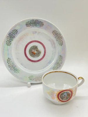 купить Набор из чашки и десертной тарелки с изображением античной сценки, фарфор, люстр, золочение, деколь, Graf Von Henneberg Porzellan, 1777 Jlmenau, Германия, 1950-1980 гг.