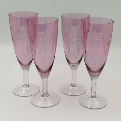 купить Набор фужеров розового оттенка с декором в виде снежинок (4 шт.), стекло, гравировка, СССР, 1970-1990 гг.