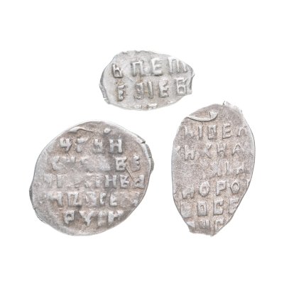 купить Царская Россия набор из 3-х монет номиналом 1 копейка Петра Первого, Ивана IV Грозного и Михаила Федоровича 1535-1696 гг., серебро, в холдере с сертификатом подлинности