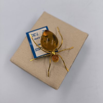 купить Брошь винтажная "Паук" в оригинальной коробке, янтарь, латунь, золочение, картон, Калининградский янтарный комбинат, СССР, 1987-1992 гг.