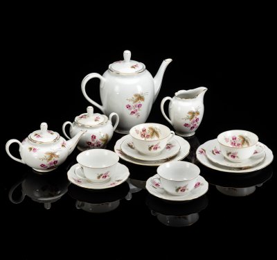 купить Сервиз чайный с нежным цветочным декором, на 4 персоны (14 предметов), фарфор, деколь, золочение, Kahla-Könitz, Германия, 1954-1962 гг.