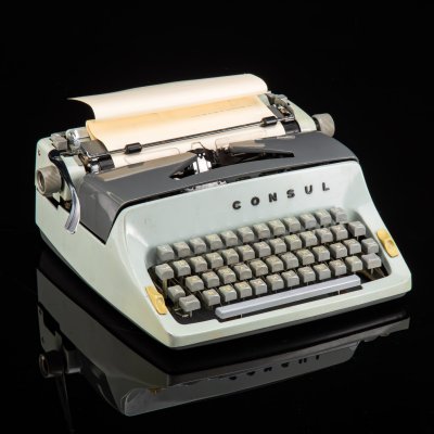 купить Машинка печатная "Consul Model 221" голубого цвета в оригинальном кофре, металл, полимерный материал, искусственная кожа, Чехословакия, 1950-1970 гг.