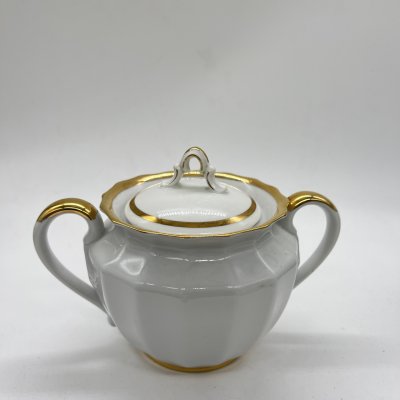 купить Сахарница с декором в виде золотой каймы (крышка подбор), фарфор, золочение, Дмитровский фарфоровый завод (ДФЗ Вербилки), СССР, 1972-1985 гг.