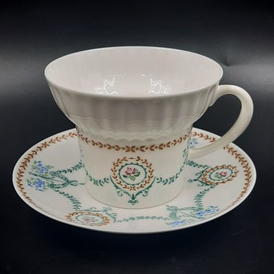 купить Пара кофейная с декором в виде гирлянд (форма "Волна"), фарфор, деколь, Ленинградский фарфоровый завод (ЛФЗ), СССР, 1970-1992 гг.