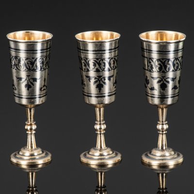 купить Набор из трех рюмок с растительным декором, металл, чернь, золочение, Кубачинский художественный комбинат, СССР, 1985 г.