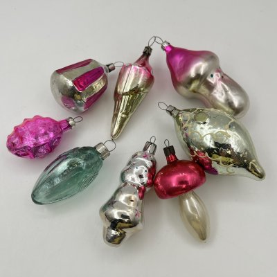 купить Набор из 8-ми ёлочных игрушек разной формы и размера, стекло, роспись, металл, СССР, 1950-1980 гг.