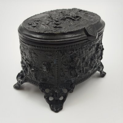 купить Шкатулка "Танцы и охота", чугун, крашение, Каслинский завод архитектурно-художественного литья (Касли), СССР, 1970-1990 гг.