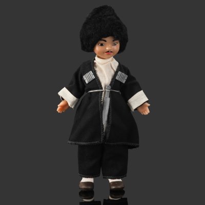 купить Кукла сувенирная "Дато" в грузинском национальном костюме, автор Марианна Мотовилова, полиэтилен, текстиль, крашение, роспись, Фабрика «Ленигрушка», СССР, 1970-1980 гг.