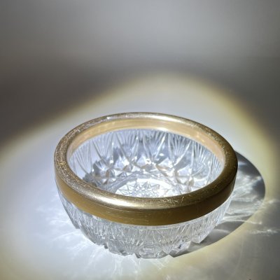 купить Конфетница (мелочница) круглой формы с металлическим ободком и резным декором, хрусталь, металл, алмазная грань, СССР, 1970-1990 гг.