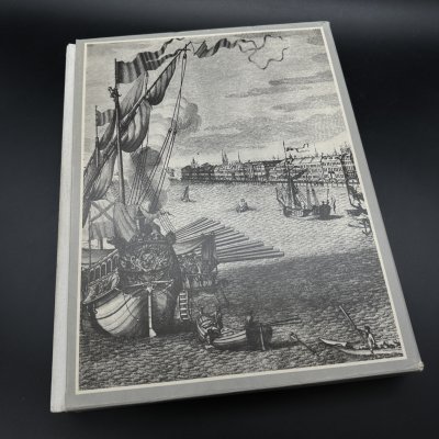 купить Альбом "Leningrad in works of graphic art and painting", в коробе, бумага, печать, Издательство «Аврора», СССР, 1975 г.