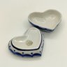 Купить Шкатулка для мелочей (украшений) в форме сердца с цветочным декором, Гжель, фарфор, роспись, Россия, 1998-2015 гг.