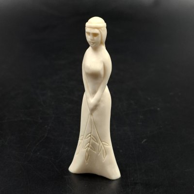 купить Статуэтка "Девушка", кость, резьба, СССР, 1970-1990 гг.