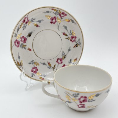 купить Пара чайная, украшенная цветочным декором, форма "Киевская", фарфор, роспись, золочение, Дулевский фарфоровый завод (Дулёво), СССР, 1958 г.