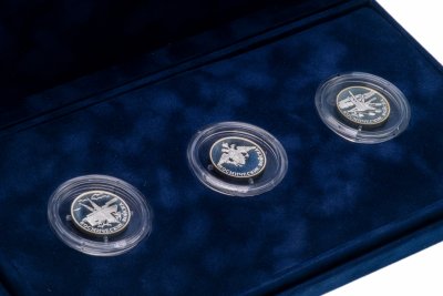 купить Набор из 3 монет 1 рубль 2007 Космические войска (Байконур, Ракета-носитель, эмблема) в футляре