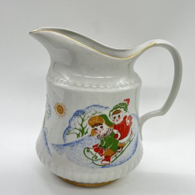 купить Кувшин из набора детской посуды "Зимние забавы", фарфор, деколь, золочение, Тернопольский фарфоровый завод, СССР, 1970-1980 гг.