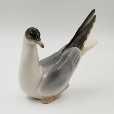 купить Статуэтка "Чайка", скульптор П.П. Веселов, фарфор, роспись, Ленинградский фарфоровый завод (ЛФЗ), Российская Федерация, 1991-2005 гг.
