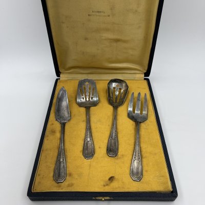 купить Набор сервировочный для десертов в кофре, Brimbal Châteauroux, металл, серебрение, Франция, 1877-1945 гг.