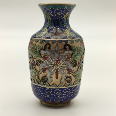 купить Ваза миниатюрная синего цвета, украшенная цветочным декором, латунь, клуазоне (перегородчатая эмаль), Китай, 1960-1980 гг.