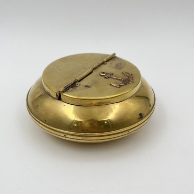 купить Пепельница для моряка, украшенная морским якорем на крышке, латунь, медь, Западная Европа, 1970-1990 гг.