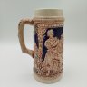 Купить Кружка пивная, украшенная трактирной сценой и надписью "С удовольствием пью пиво; нам это нравится", керамика, крытье, Германия, 1970-1990 гг.