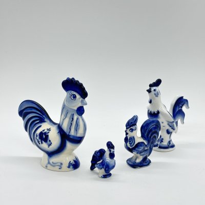 купить Набор из 4-х статуэток "Петухи", Гжель, фарфор, роспись, Российская Федерация, 2000-2020 гг.