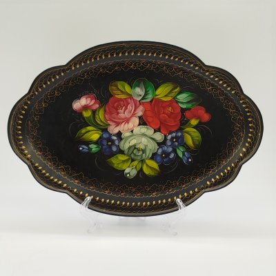 купить Поднос овальной формы с фигурным краем и цветочным расписным декором, жесть, роспись, лак, золочение, Жостовская фабрика декоративной росписи, СССР, 1970-1990 гг.