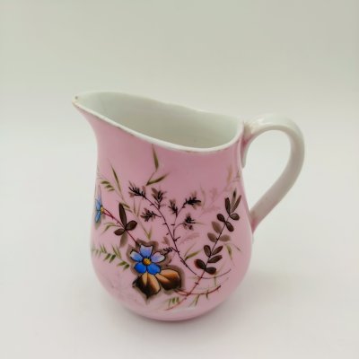 купить Молочник розового оттенка с декором из полевых цветов, фарфор, крытье, роспись, золочение, Товарищество М.С. Кузнецова в Вербилках (г. Дмитров), Российская империя, 1891-1917 гг.