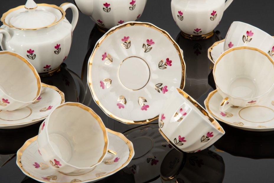 Сервиз чайный на 6 персон, украшенный цветочным декором (15 предметов ...