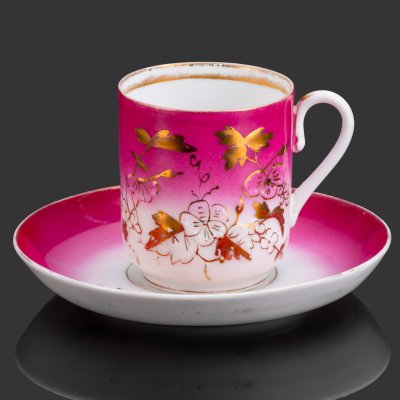 купить Чайная пара малинового цвета с цветочным декором, фарфор, крытье, золочение, Фарфоровая фабрика Гарднера, Российская империя, 1870-1890 гг.