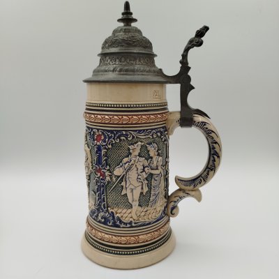 купить Кружка пивная декорированная изображениями знатных кавалеров и дам, керамика, рельеф, крытье, крышка- сплав металлов, Германия, 1960-1990 гг.