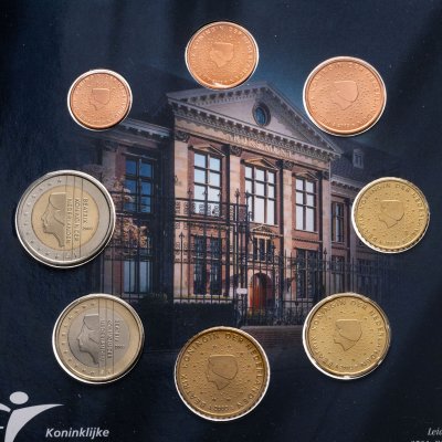 купить Бенилюкс Бельгия, Нидерланды, Люксембург 2003 официальный набор евро из 24-х монет и жетона в буклете