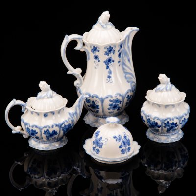 купить Набор чайный с растительным декором (чайник доливной, чайник заварочный, сахарница, масленка), фаянс, роспись, Кооператив «Глазурь», г. Ленинград, СССР, 1988-1998 гг.