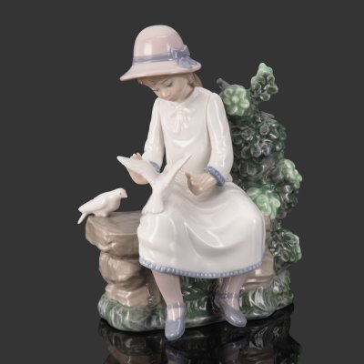купить Статуэтка "Девушка с голубями", фарфор, роспись, NAO Porcelain, Испания, 1983-1990 гг.