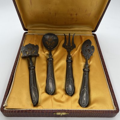 купить Набор сервировочный для десертов в кофре, металл, серебрение, Западная Европа, 1880-1930 гг.