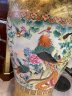 Купить Парные вазы с крышками с изображением традиционного китайского сюжета "Цветы и птицы" и львами-навершиями, фарфор, роспись, золочение, Китай, 1970-1990 гг.