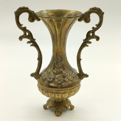 купить Вазочка изящной формы с двумя ручками, украшенная рельефным флоральным декором, металл, литье, золочение, Западная Европа, 1930-1960 гг.