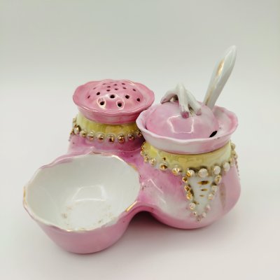 купить Солонка (перечница) трехсекционная розового оттенка с ложкой, фарфор, люстр, золочение, Западная Европа, 1930-1950 гг.