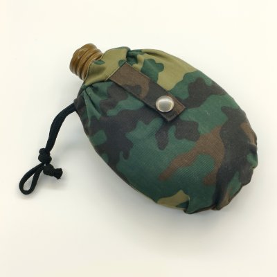 купить Фляга армейская в родном чехле (цвета "Лес"), алюминий, краска, текстиль, Завод «Красный Выборжец», СССР, 1983 г.