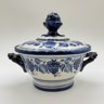 Купить Сахарница (конфетница), декорированная изображением цветов, фарфор, роспись, Объединение «Гжель», СССР, 1972-1986 гг.
