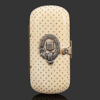 купить Таблетница овальной формы, с вензелем, кость, металл, Западная Европа, 1880-1920 гг.