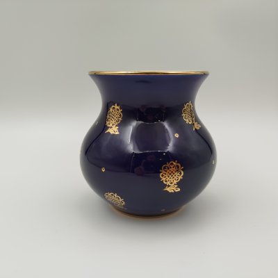 купить Ваза миниатюрная с цветочным декором, фарфор, крытье кобальтом, Ленинградский фарфоровый завод (ЛФЗ), СССР, 1950-1960 гг.