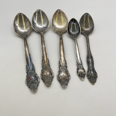 купить Набор из 5 чайных ложек с растительным декором на ручках, мНЦ (медь-никель-цинк), Киевский завод столовых приборов и посуды им. Дзержинского (ЗiД, ЗиД), СССР, 1974-1984 гг.