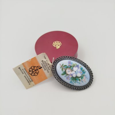 купить Брошь "Голубая" с цветочным декором в оригинальном футляре, мельхиор (медь-никель), эмаль, финифть, Ростовская финифть, СССР, 1970-1980 гг.