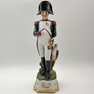 купить Статуэтка "Наполеон Бонапарт" из серии "Армия Наполеона", мануфактура Muhr (г. Шарлеруа), фарфор, роспись, золочение, Бельгия, 1960-1980 гг.