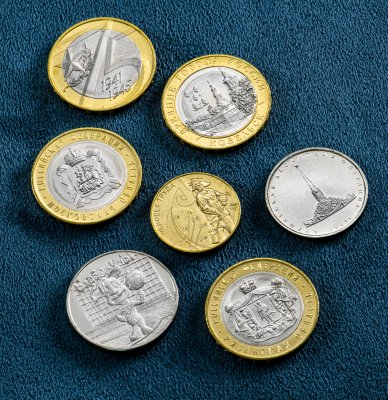 Купить Набор 7 новинок 2020: 5 рублей Курильская, 10 рублей 75 лет, Козельск,  Московская, Рязанская, Человек труда и 25 рублей Барбоскины