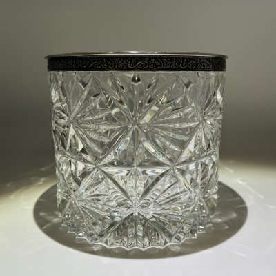 купить Конфетница (глубокая), украшенная орнаментальной окантовкой по борту, хрусталь, мельхиор, СССР, 1970-1980 гг.