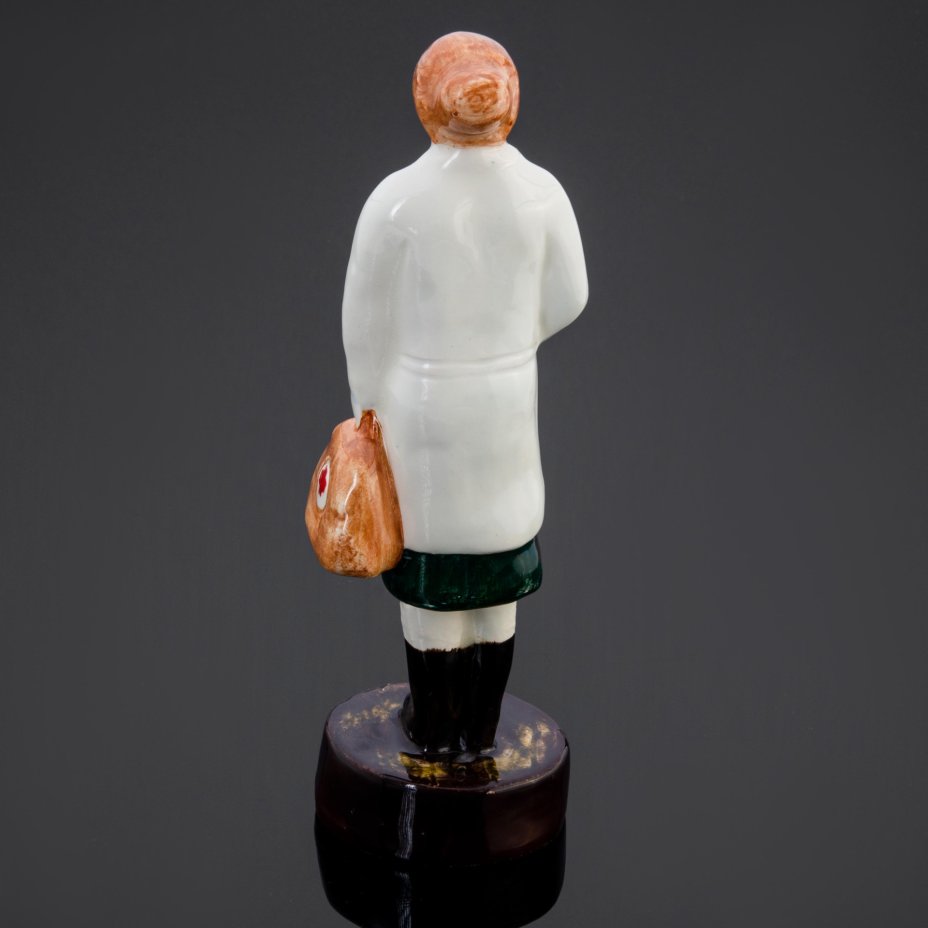 Статуэтка \"Докторша\", автор Л. Д. Белякова, Конаковский фаянсовый завод ...