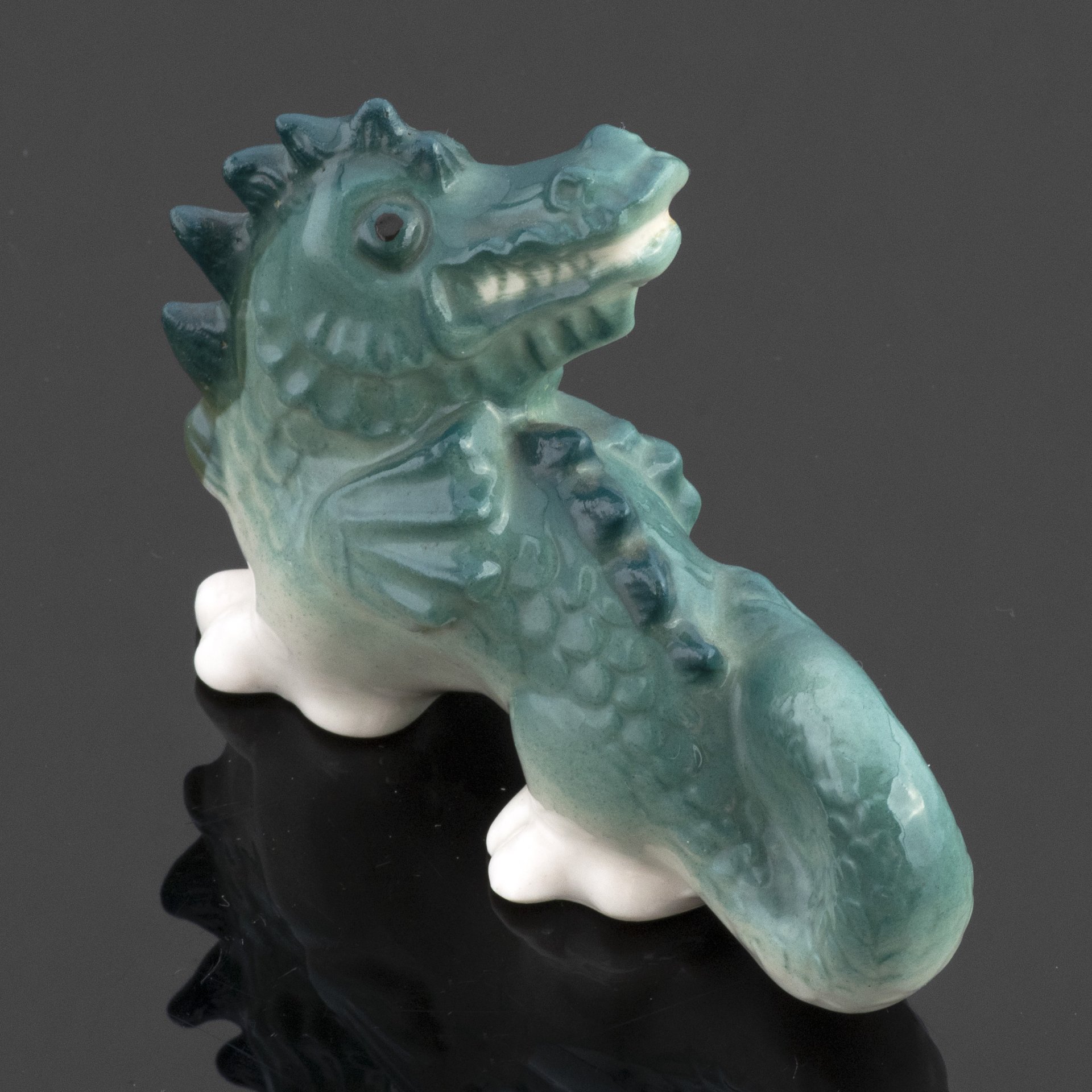 Статуэтка "Дракон", фарфор, аэрография, Ленинградский фарфоровый завод ...