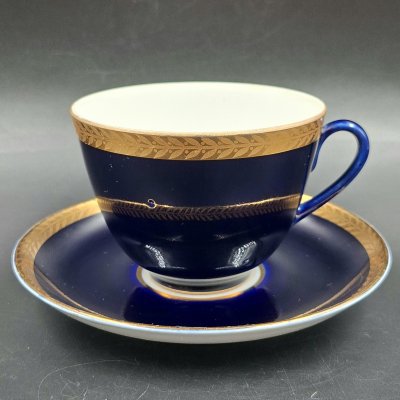 купить Пара чайная с растительным орнаментом вдоль борта, фарфор, крытье кобальтом, золочение, Ленинградский фарфоровый завод (ЛФЗ), СССР, 1960-1970 гг.