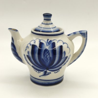 купить Чайник заварочный, украшенный цветочным декором, Гжельское производственное объединение "Электроизолятор", фарфор, роспись, СССР, 1972-1982 гг.